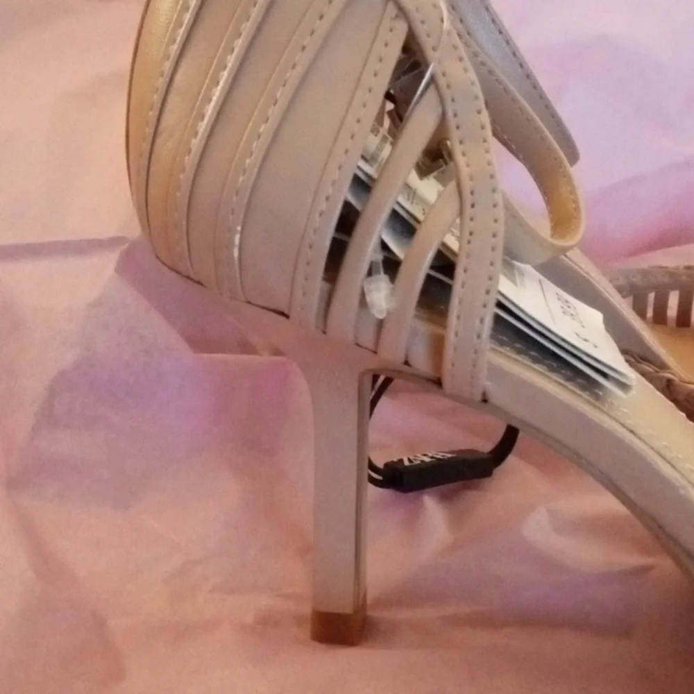 tan mid heel, strappy pump - Picture 4 of 4